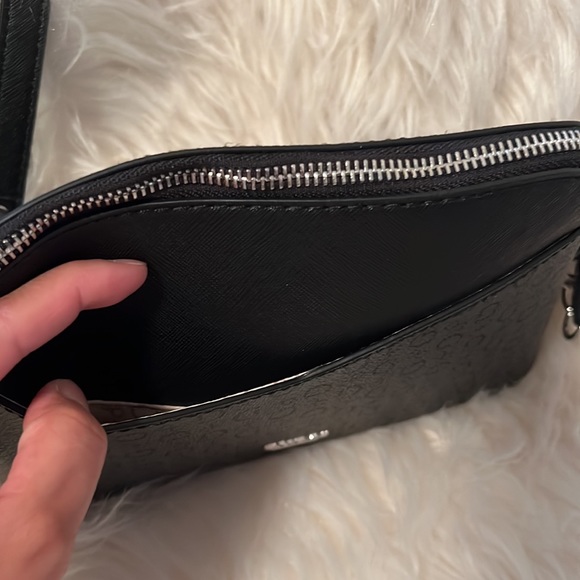 Guess crossbody bag - Picture 2 of 8